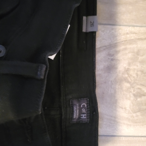 Rocket in All Black - Picture 2 of 2